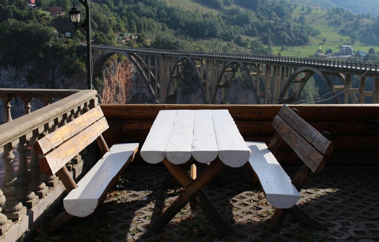 Tara Bridge Castle Hotell Žabljak Exteriör bild